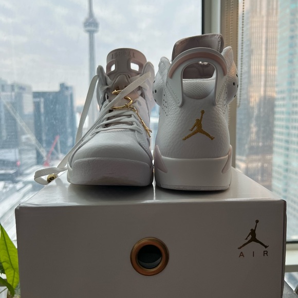 Women's Air Jordan 6 Gold Hoops (W), Size 9 - Picture 2 of 8